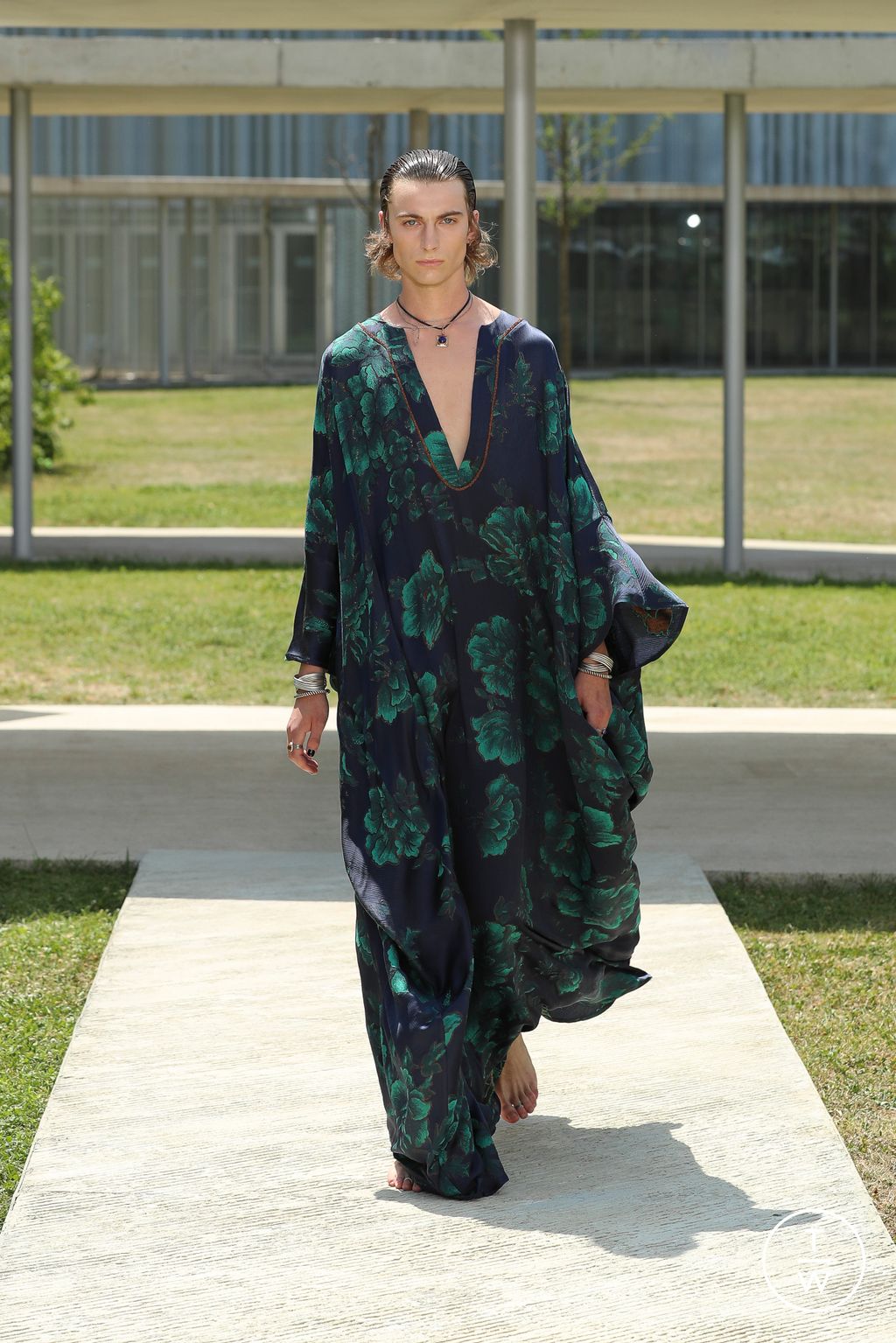 Fashion Week Milan Spring/Summer 2023 look 36 from the Etro collection menswear