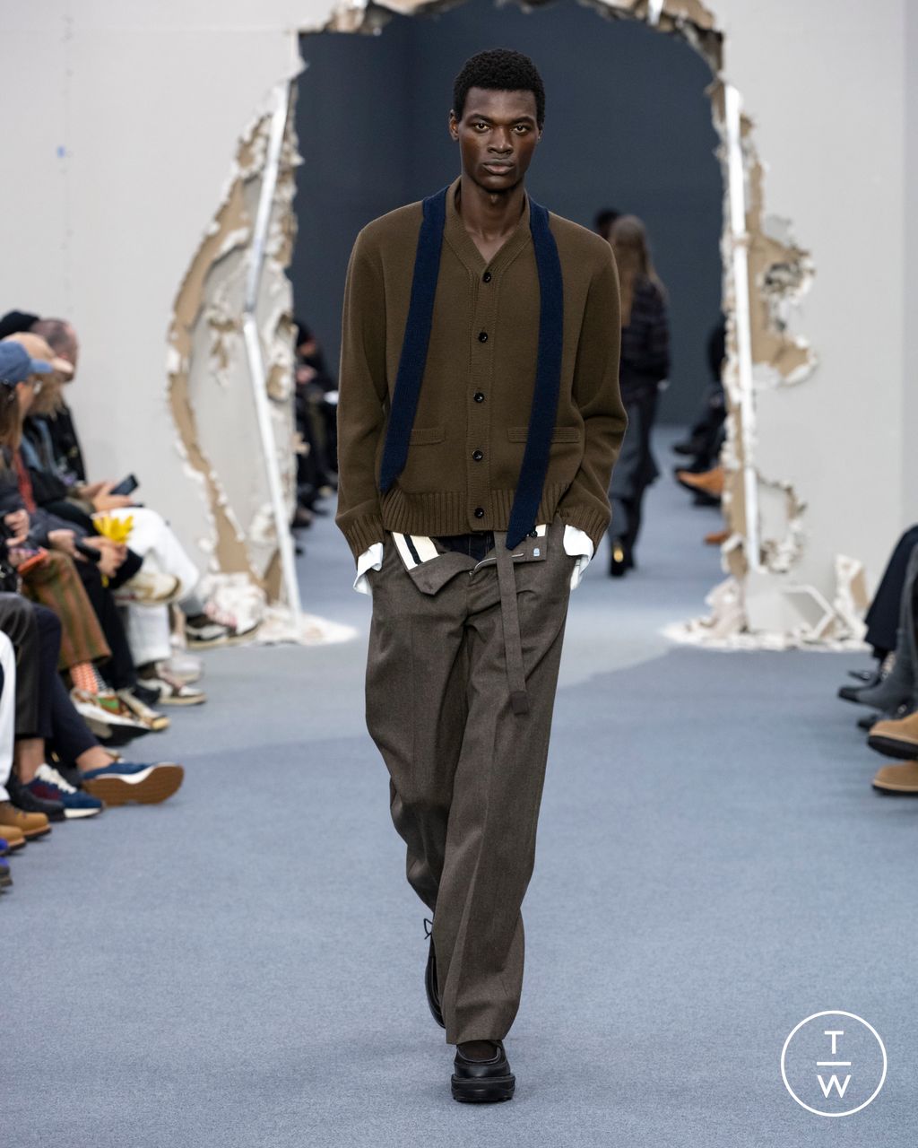 Fashion Week Paris Fall/Winter 2026 look 36 from the Sacai collection menswear