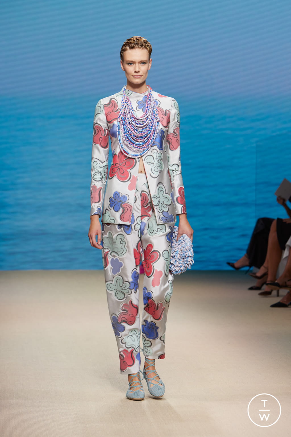 Fashion Week Milan Spring/Summer 2022 look 36 from the Giorgio Armani collection womenswear