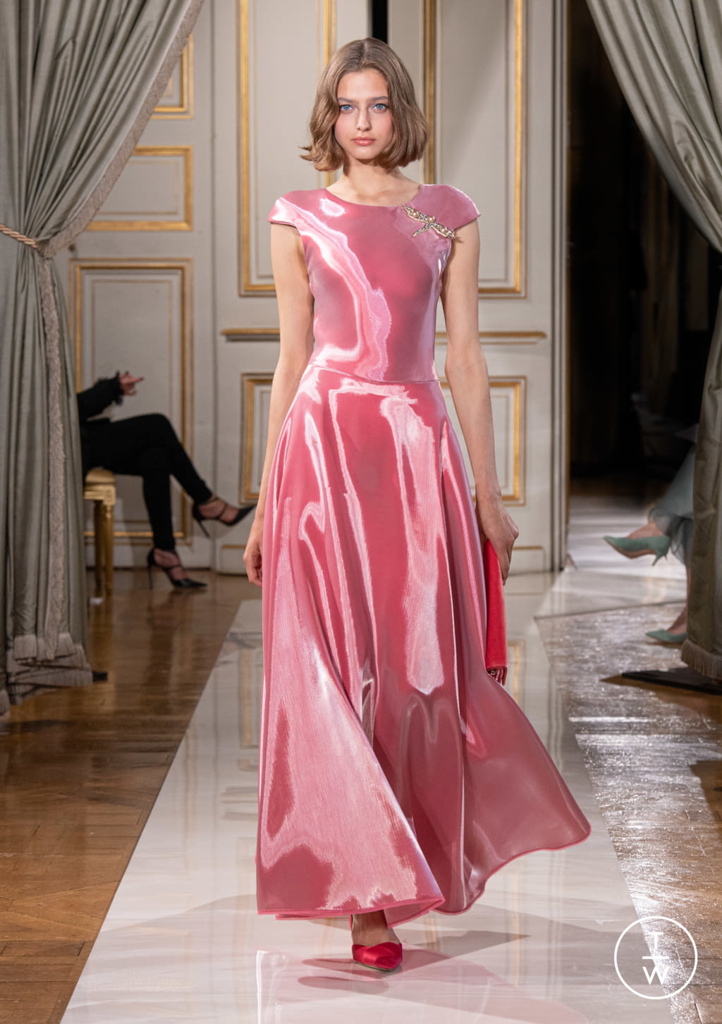 Fashion Week Paris Fall/Winter 2021 look 36 from the Giorgio Armani Privé collection couture