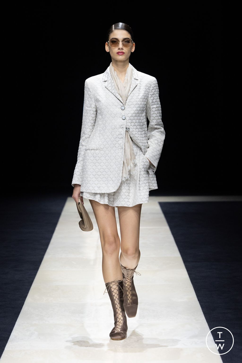 Fashion Week Milan Spring/Summer 2025 look 36 from the Emporio Armani collection womenswear