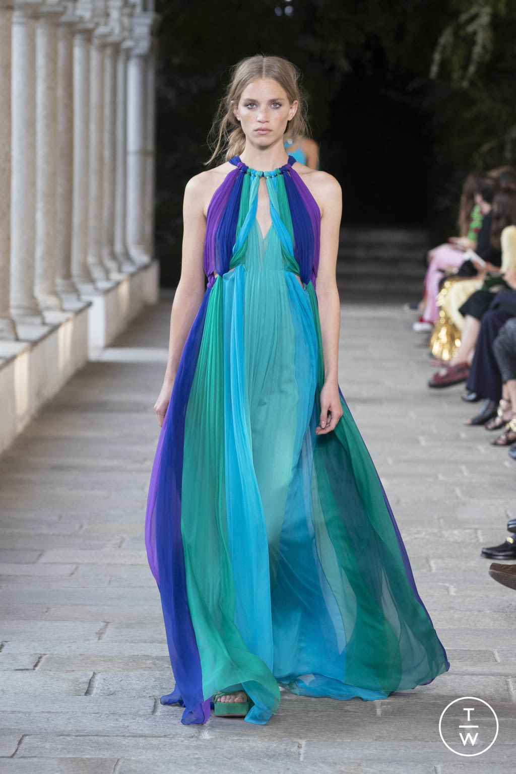 Fashion Week Milan Spring/Summer 2022 look 36 from the Alberta Ferretti collection 女装