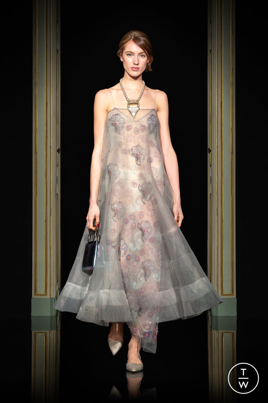 Fashion Week Paris Spring/Summer 2021 look 35 from the Giorgio Armani Privé collection 高级定制