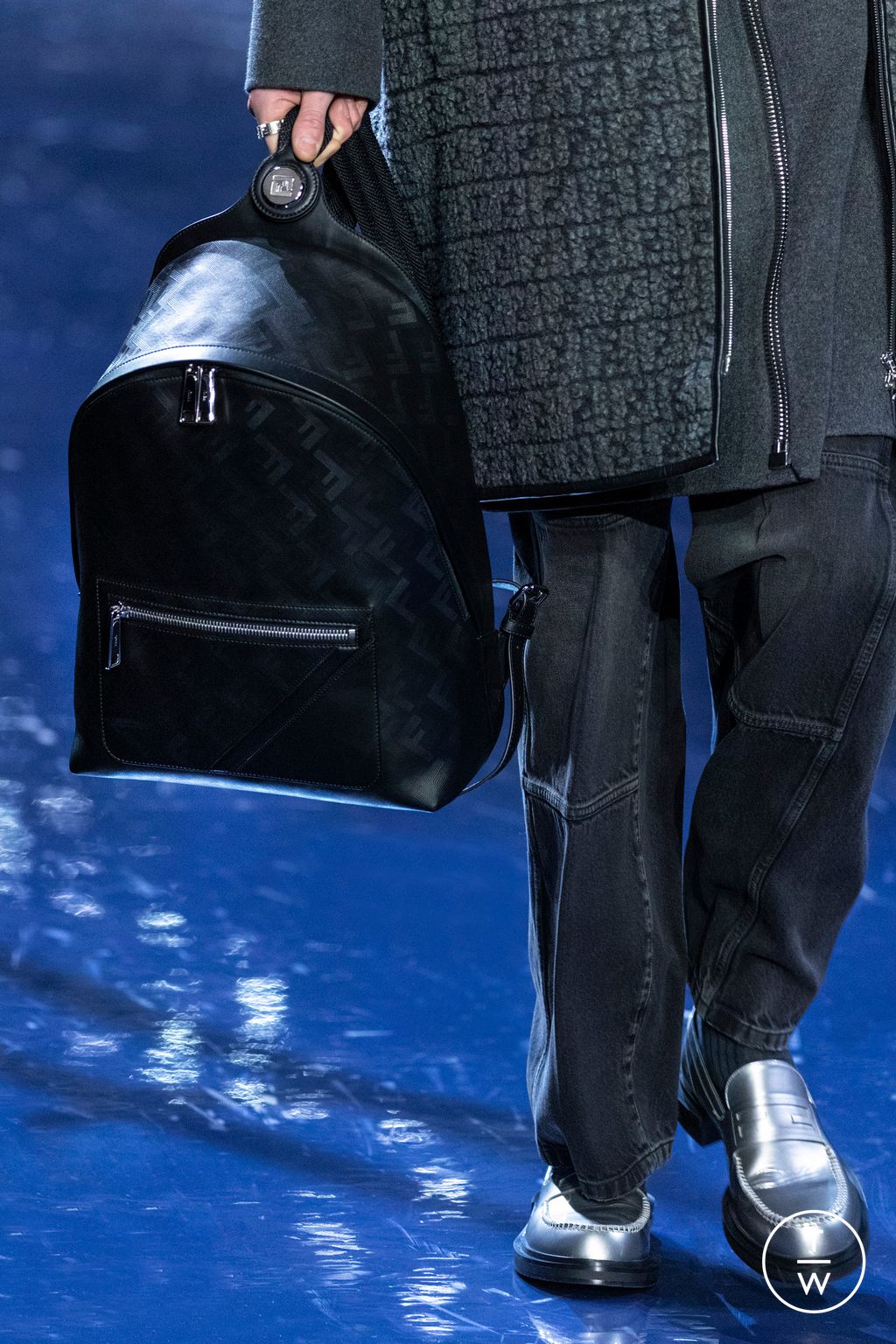 Fashion Week Milan Fall/Winter 2023 look 9 from the Fendi collection 男装配饰