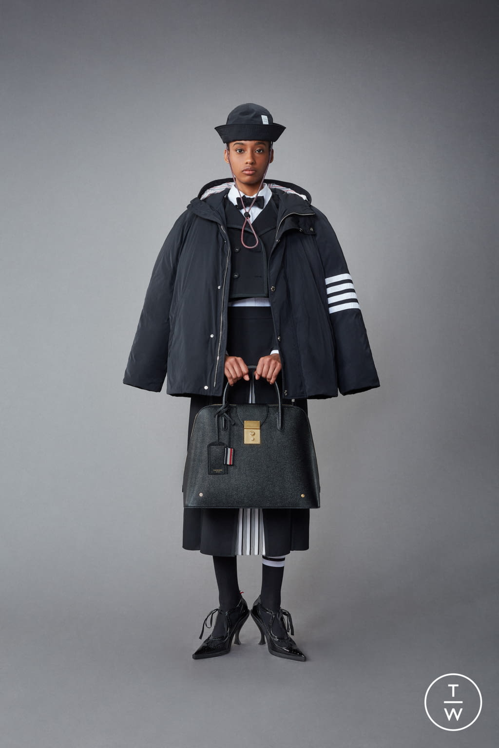 Fashion Week Paris Resort 2022 look 37 from the Thom Browne collection 女装