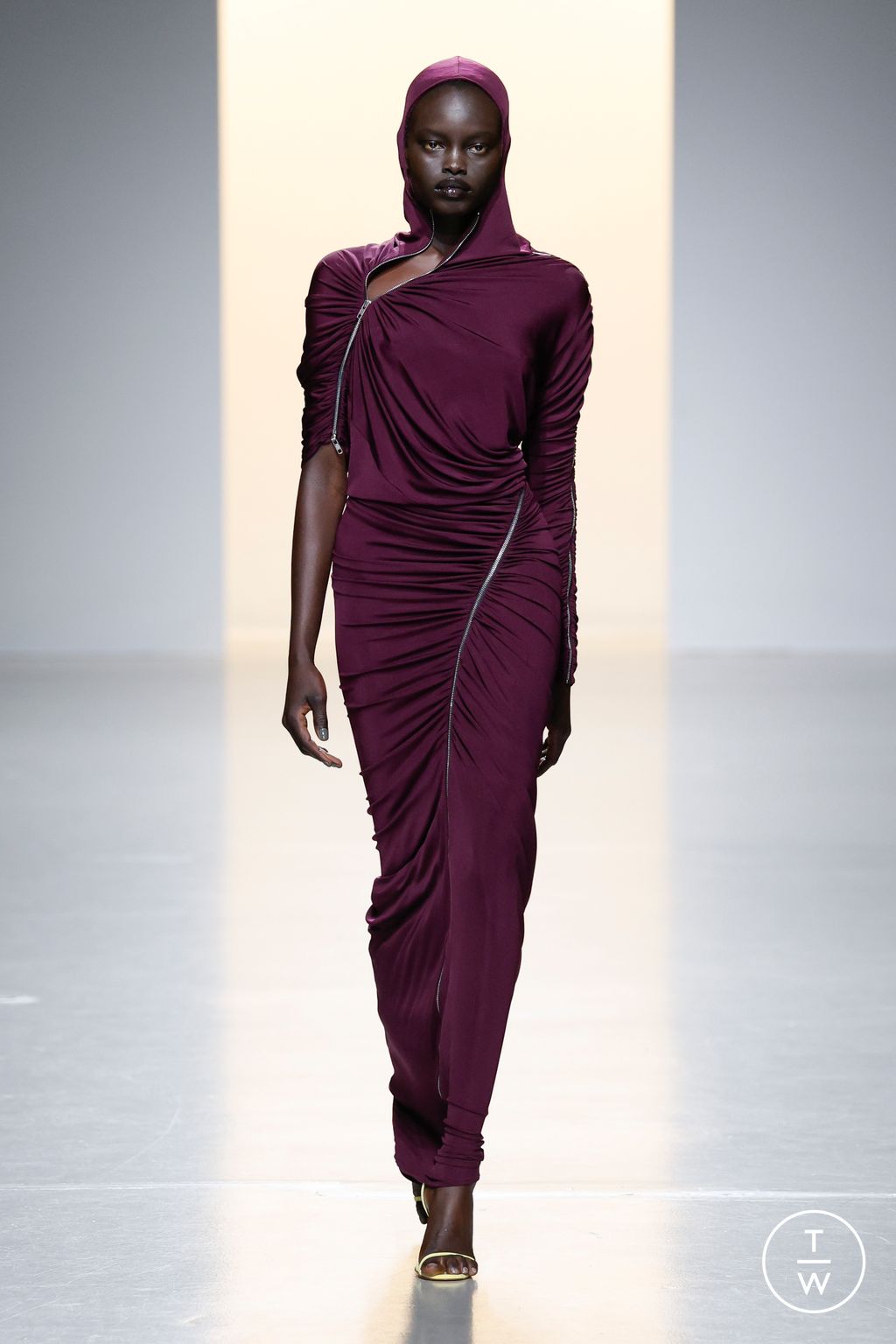 Fashion Week Paris Fall/Winter 2024 look 37 from the Atlein collection womenswear