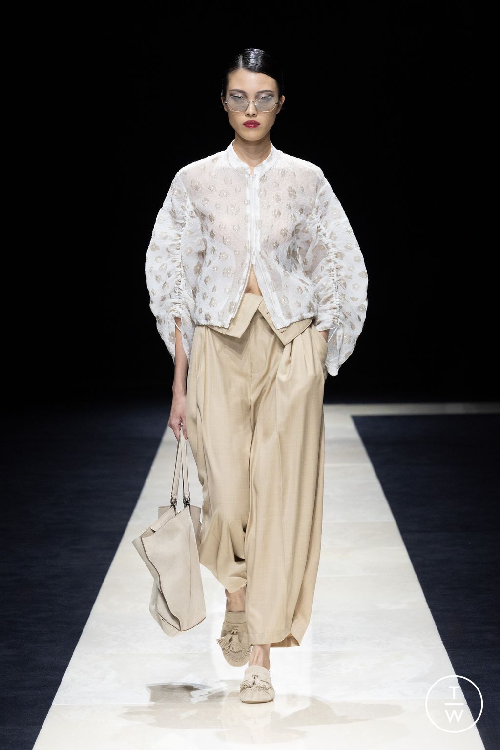 Fashion Week Milan Spring/Summer 2025 look 37 from the Emporio Armani collection womenswear