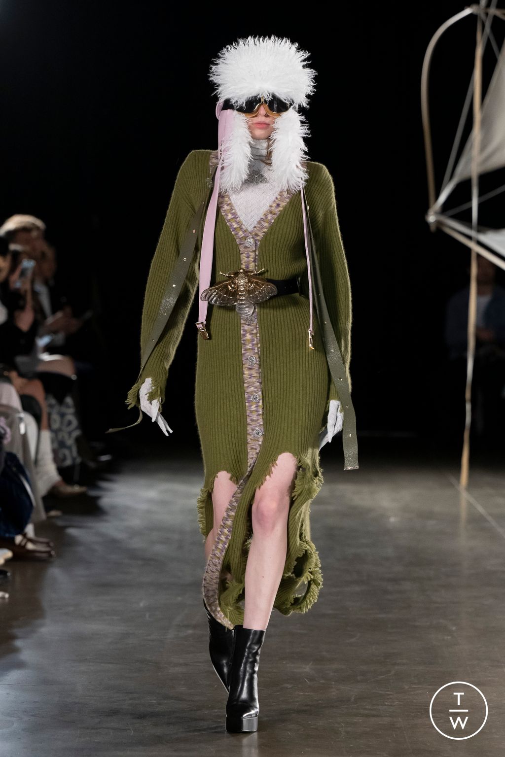 Fashion Week London Fall/Winter 2023 look 37 from the MITHRIDATE collection 女装