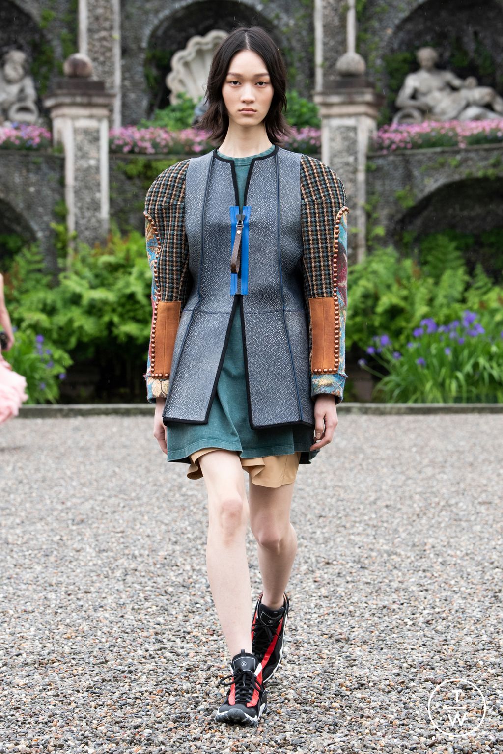 Fashion Week Paris Resort 2024 look 37 from the Louis Vuitton collection womenswear