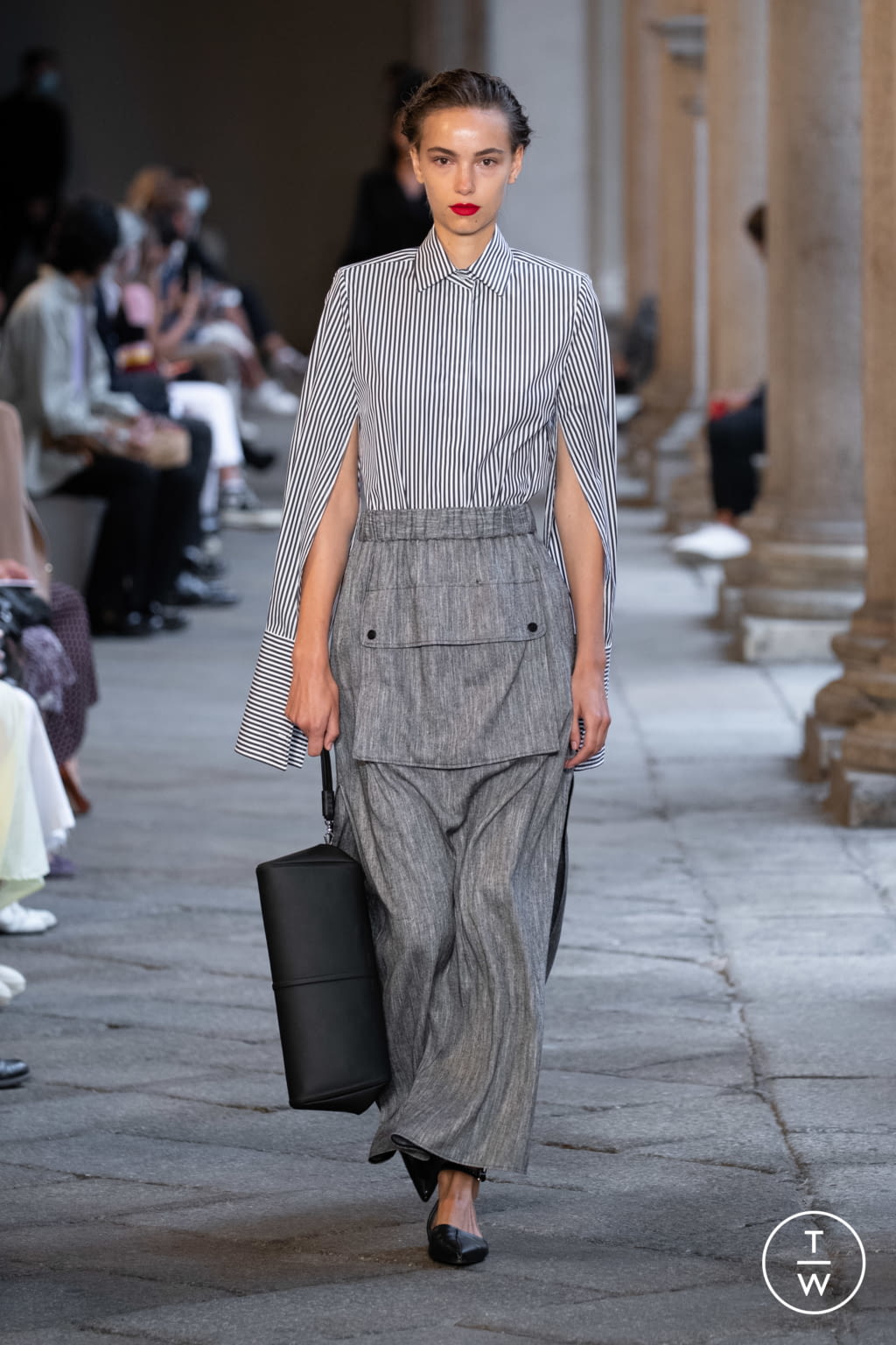 Fashion Week Milan Spring/Summer 2021 look 37 from the Max Mara collection 女装