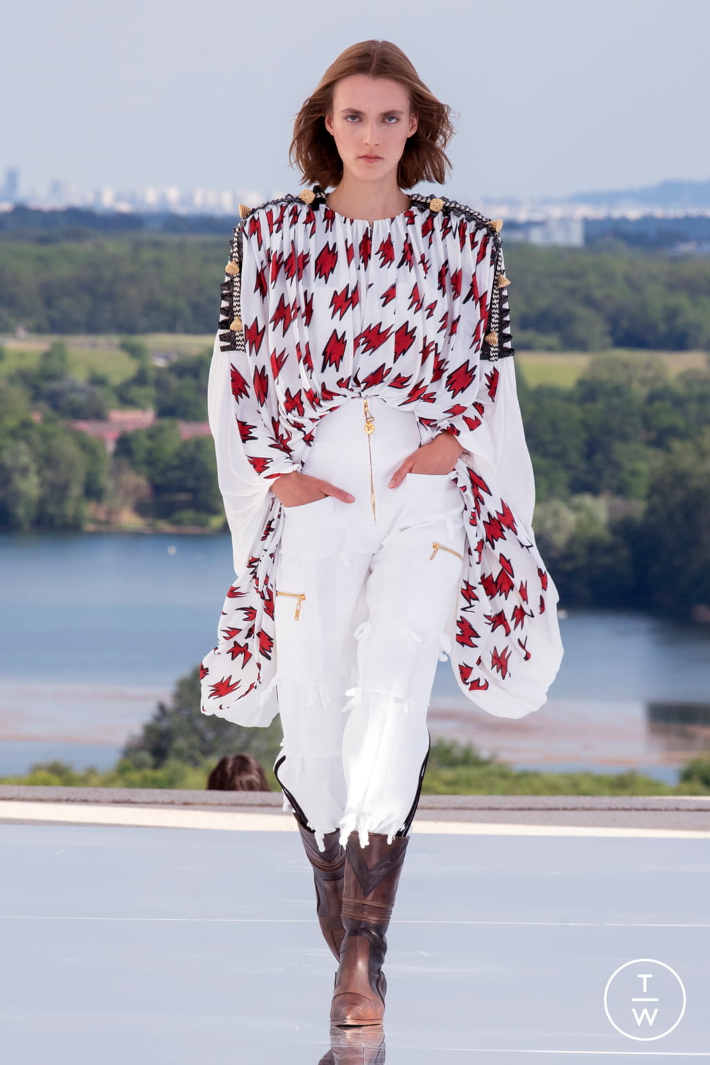 Fashion Week Paris Resort 2022 look 37 from the Louis Vuitton collection womenswear