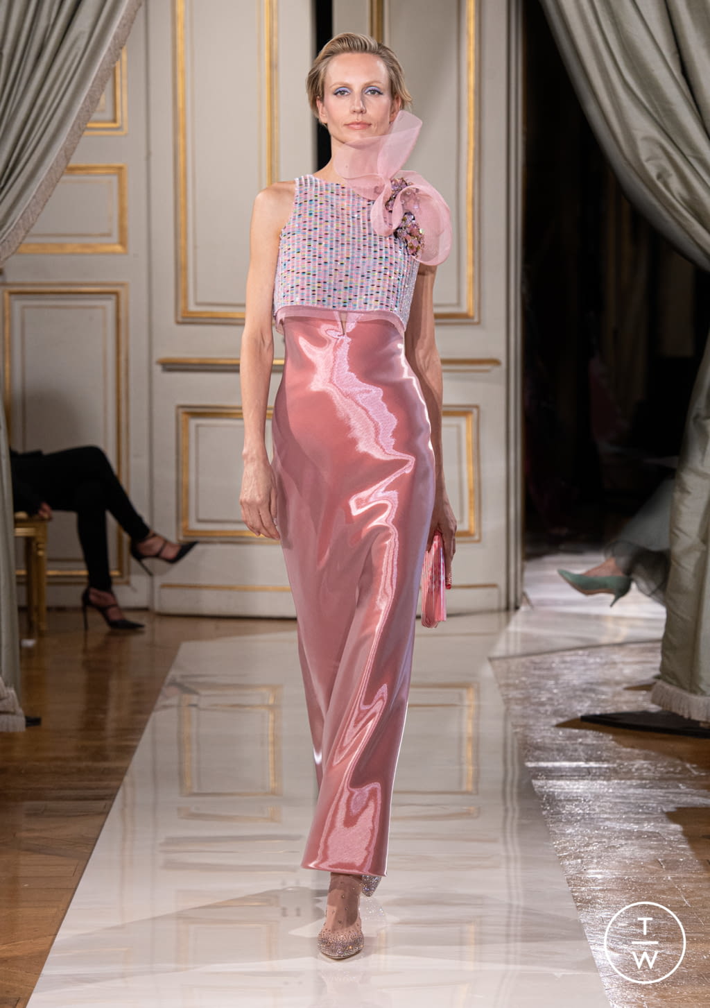 Fashion Week Paris Fall/Winter 2021 look 37 from the Giorgio Armani Privé collection couture