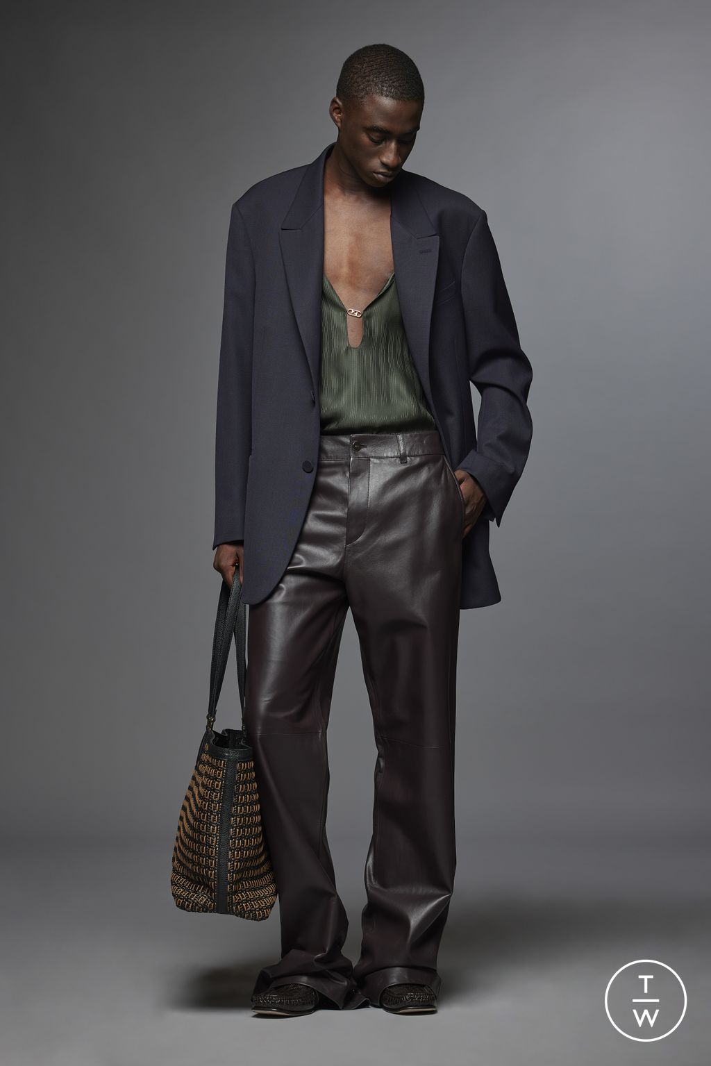 Fashion Week Milan Resort 2024 look 37 from the Fendi collection 女装