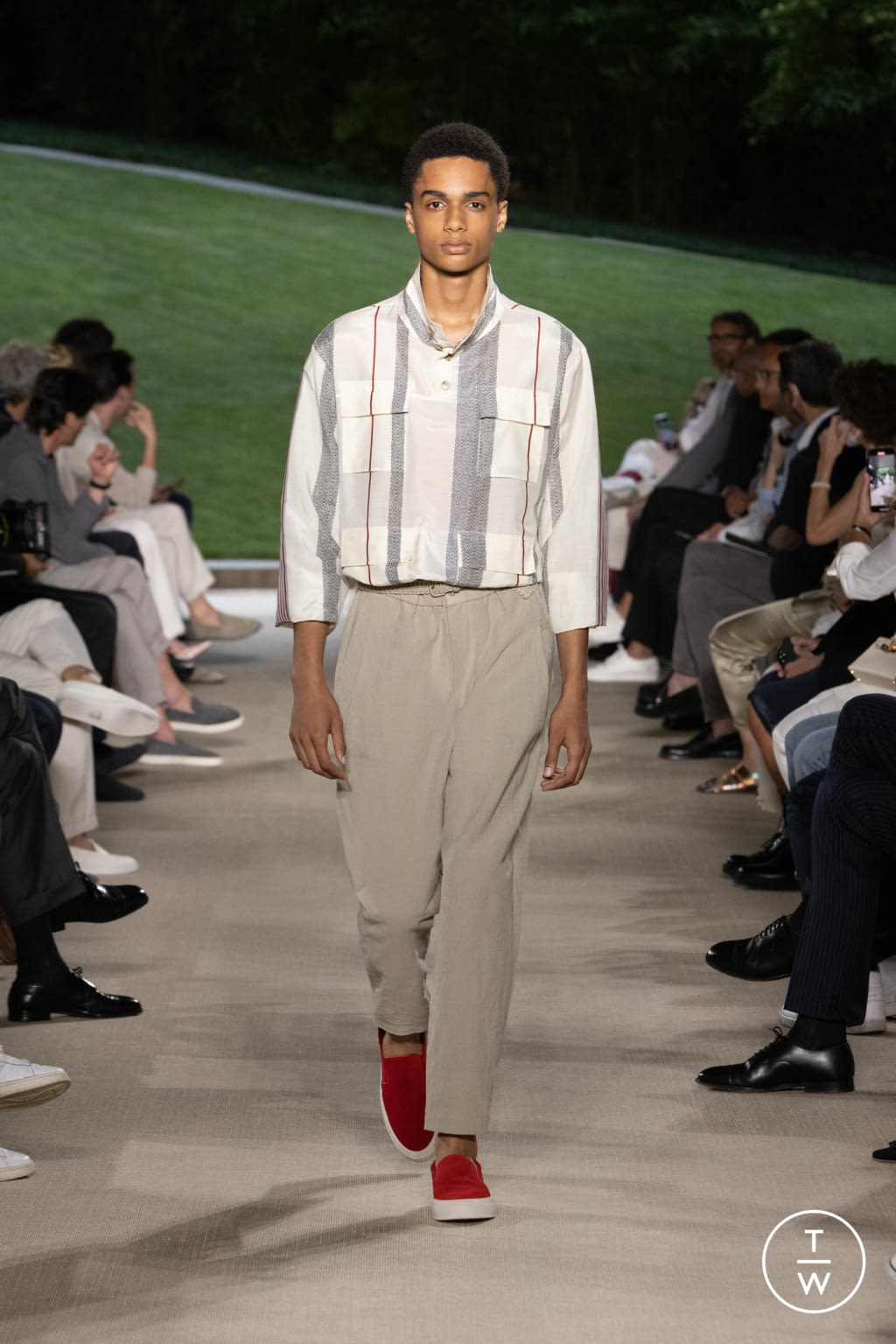 Fashion Week Milan Spring/Summer 2022 look 37 from the Giorgio Armani collection menswear