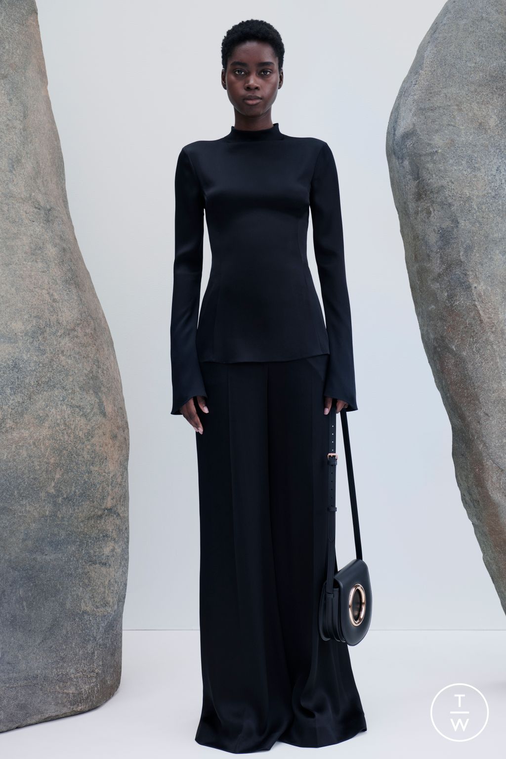 Fashion Week New York Resort 2024 look 37 from the Gabriela Hearst collection 女装