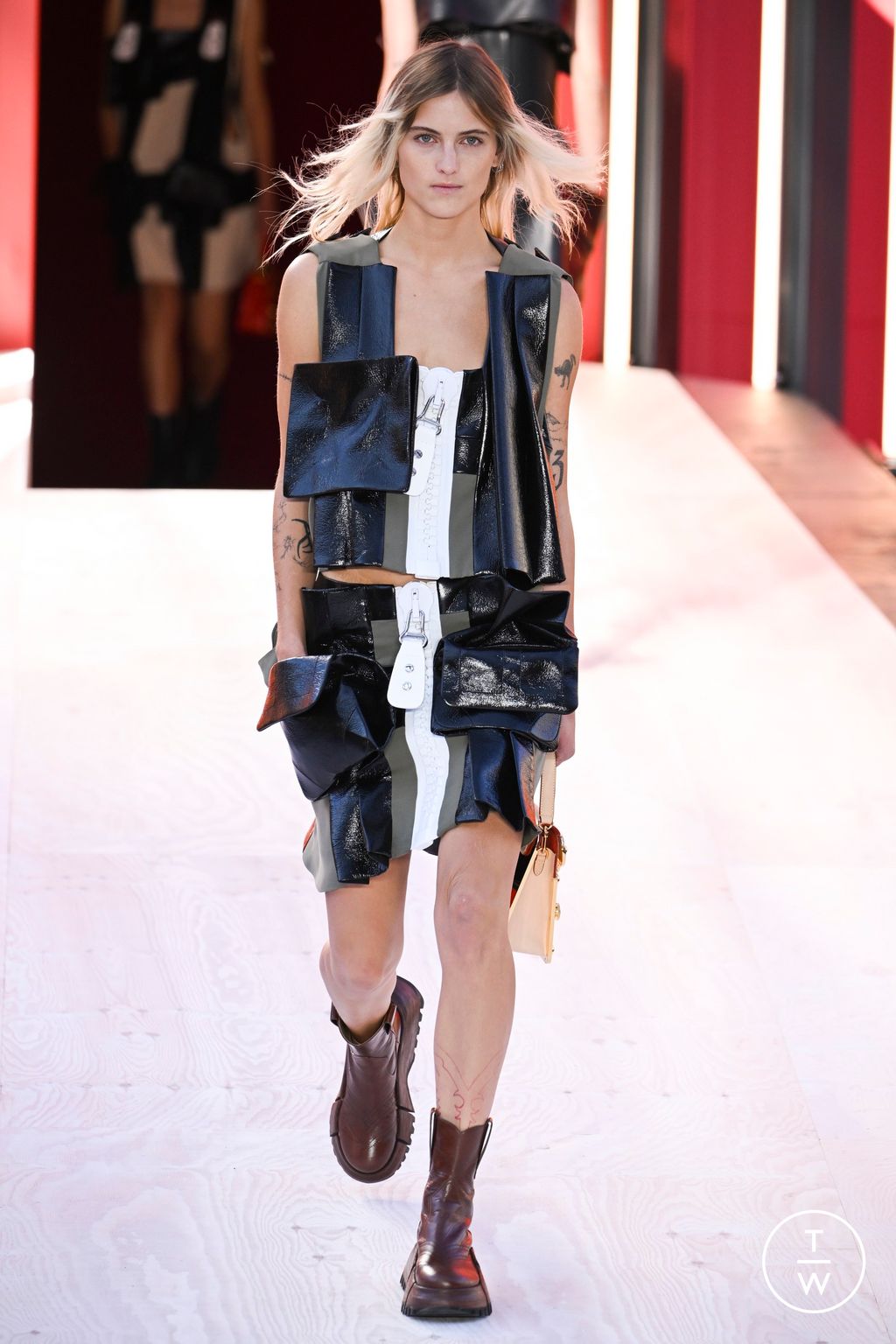 Fashion Week Paris Spring/Summer 2023 look 45 from the Louis Vuitton collection 女装