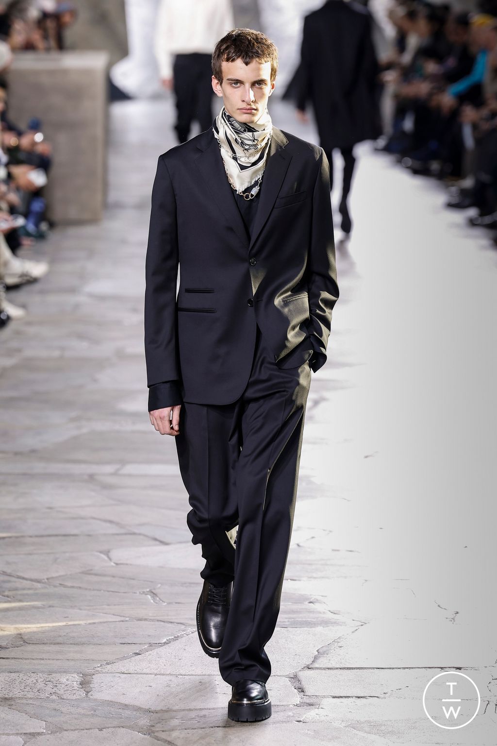 Fashion Week Paris Fall/Winter 2023 look 45 from the Hermès collection 男装