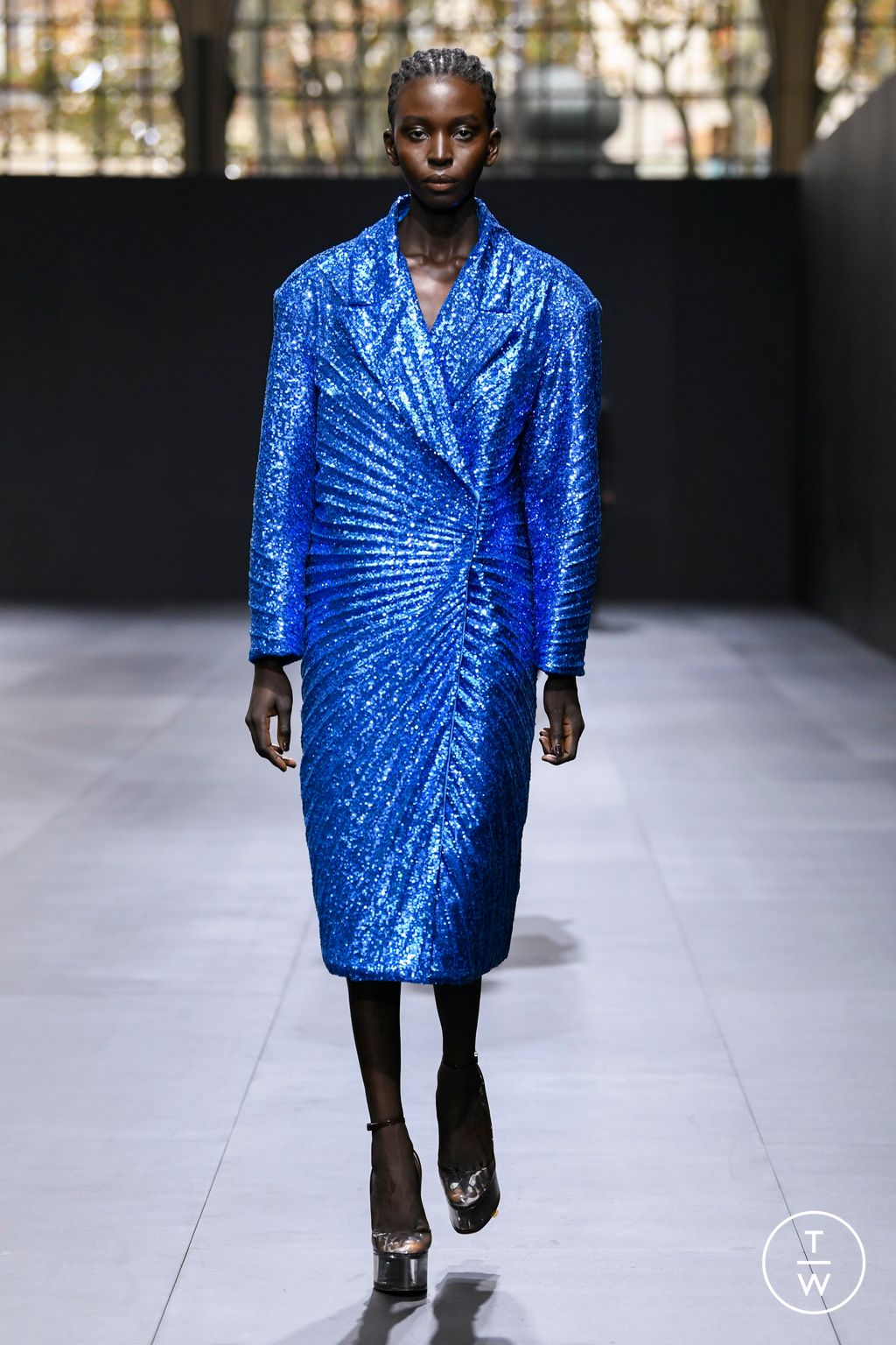 Fashion Week Paris Spring/Summer 2023 look 43 from the Valentino collection 女装