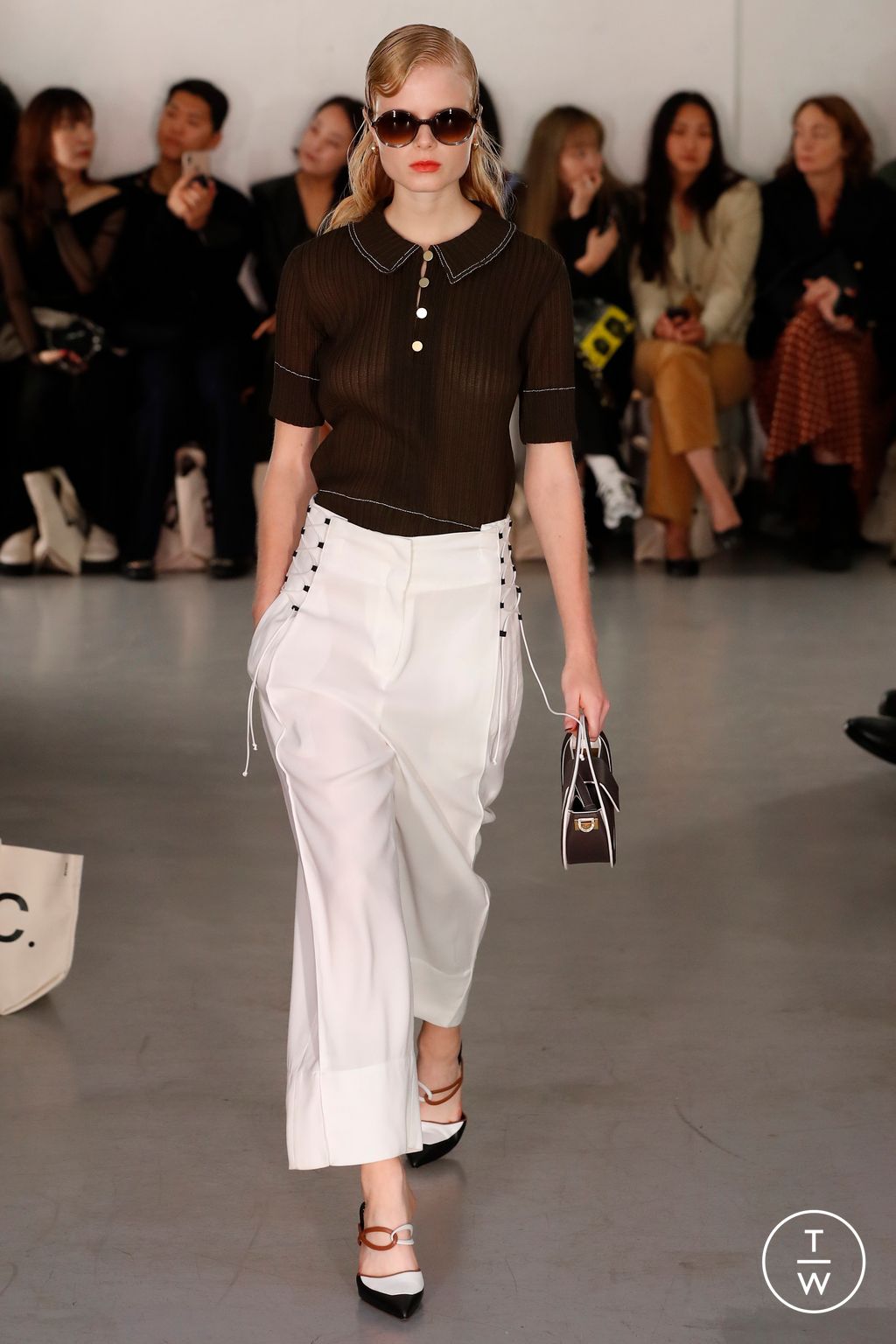 Fashion Week London Spring/Summer 2023 look 28 de la collection Eudon Choi womenswear