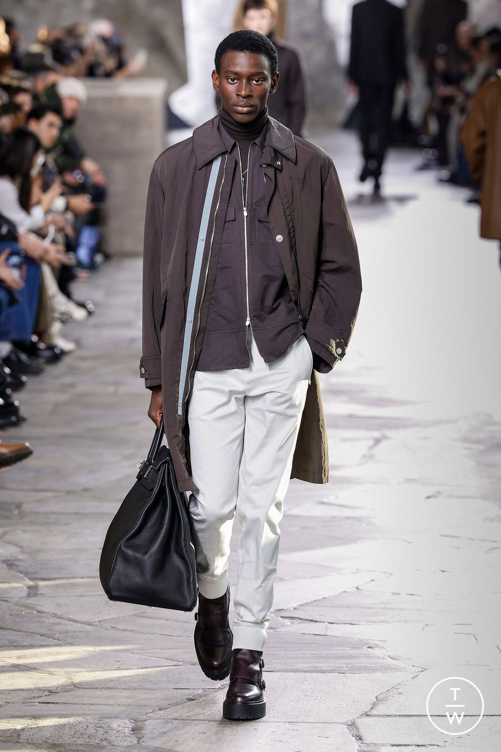 Fashion Week Paris Fall/Winter 2023 look 14 from the Hermès collection menswear