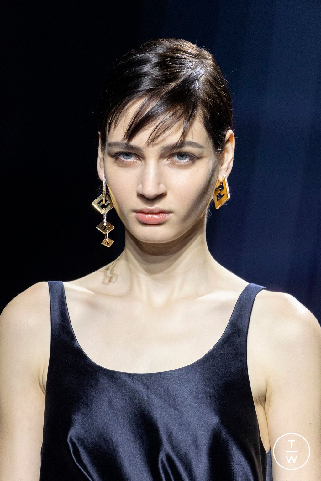Fashion Week Milan Fall/Winter 2023 look 39 de la collection Fendi womenswear accessories