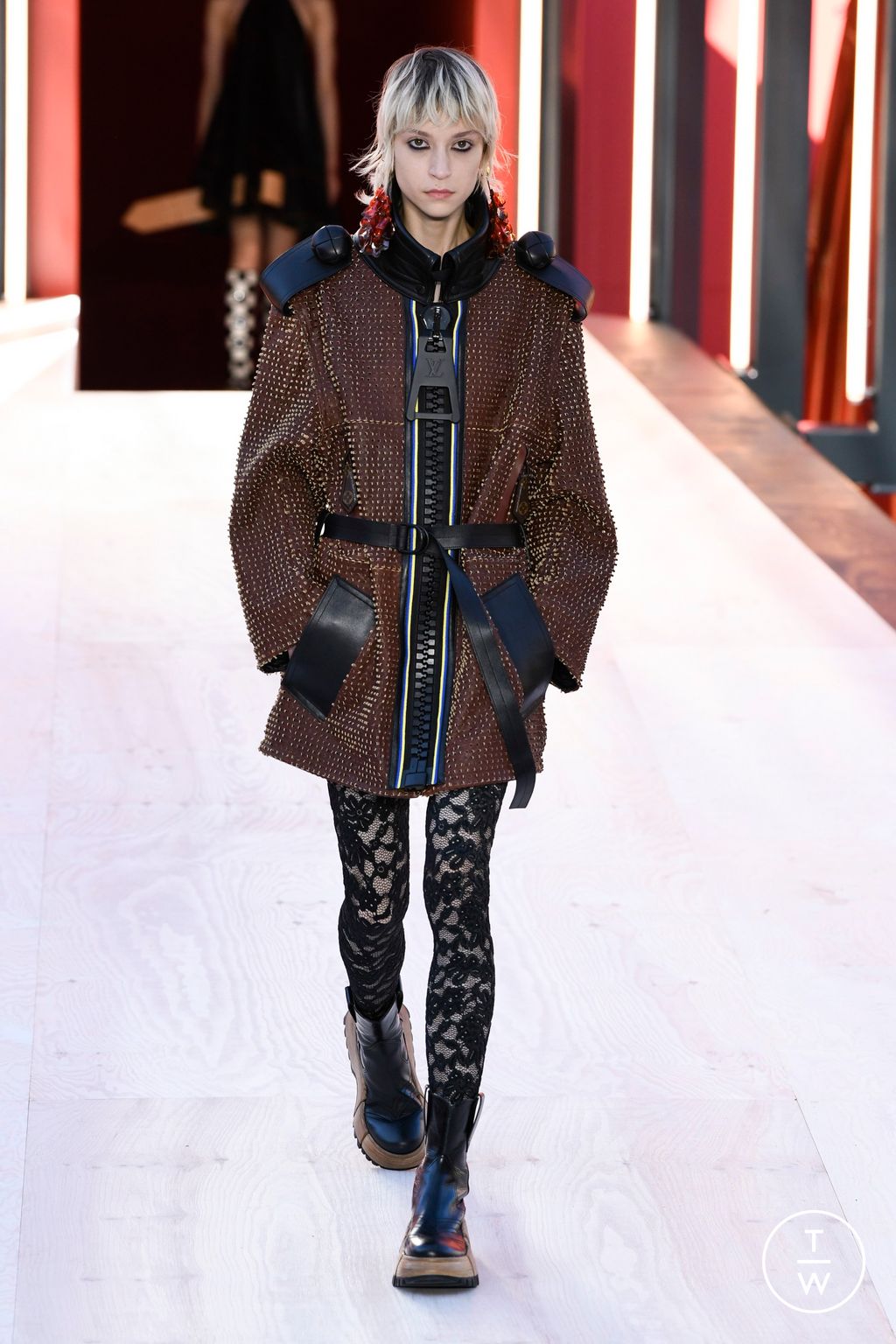 Fashion Week Paris Spring/Summer 2023 look 32 from the Louis Vuitton collection 女装
