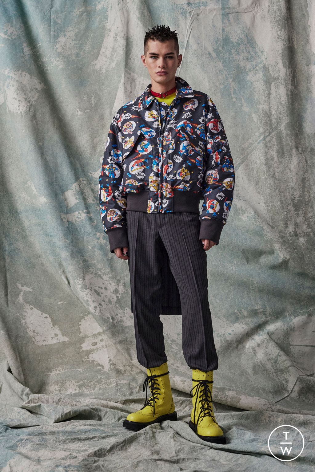 Fashion Week Milan Pre-Fall 2023 look 37 from the Moschino collection menswear