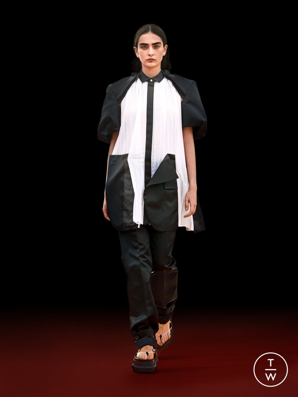 Fashion Week Paris Spring/Summer 2022 look 38 from the Sacai collection womenswear