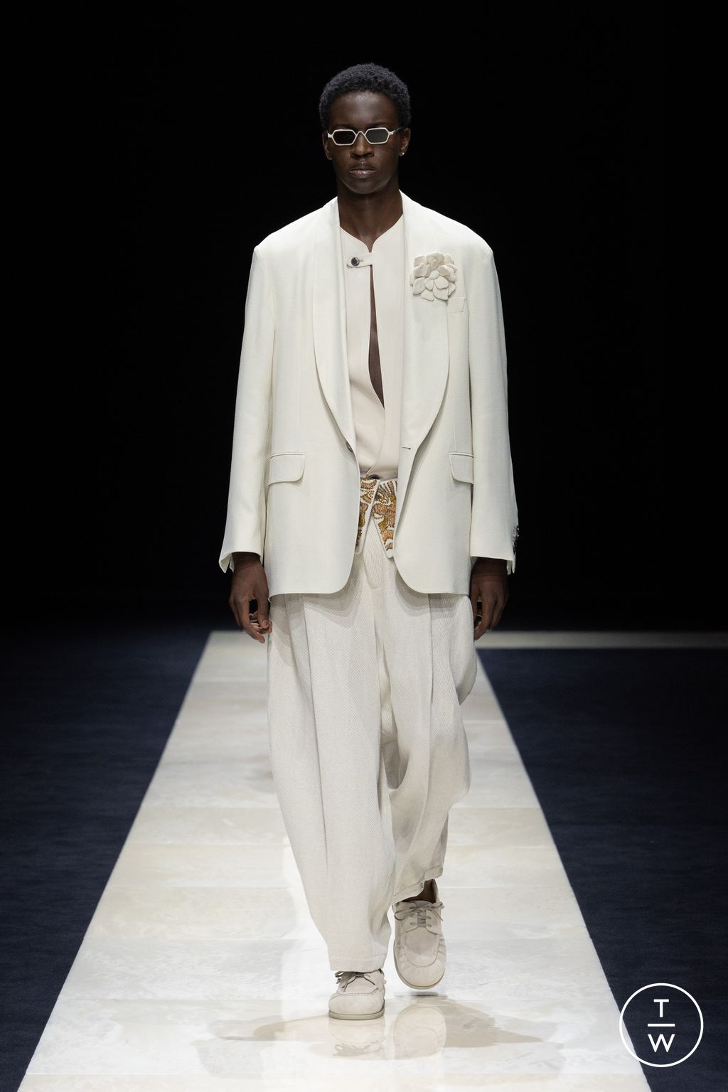 Fashion Week Milan Spring/Summer 2025 look 38 from the Emporio Armani collection womenswear