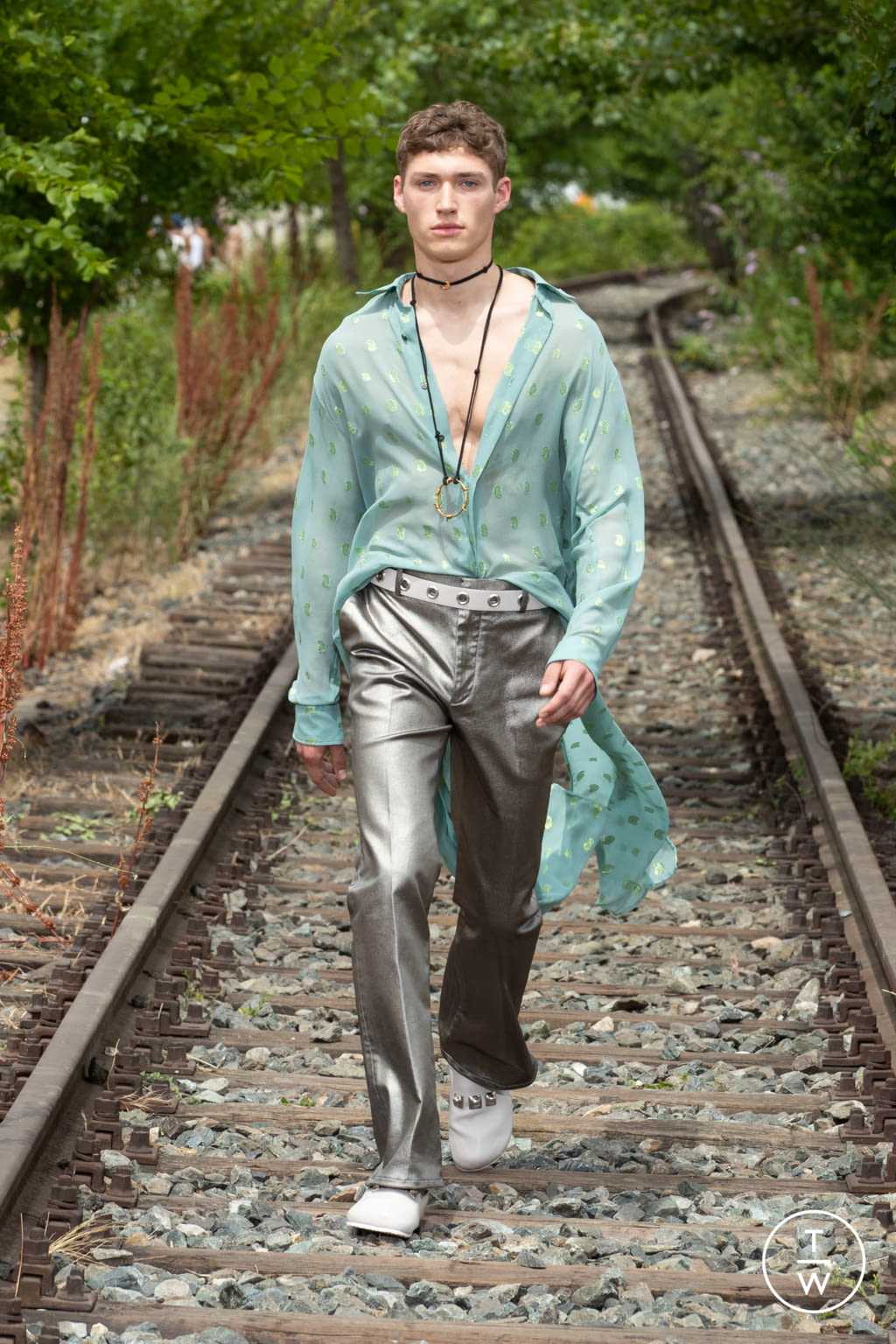 Fashion Week Milan Spring/Summer 2022 look 38 from the Etro collection menswear