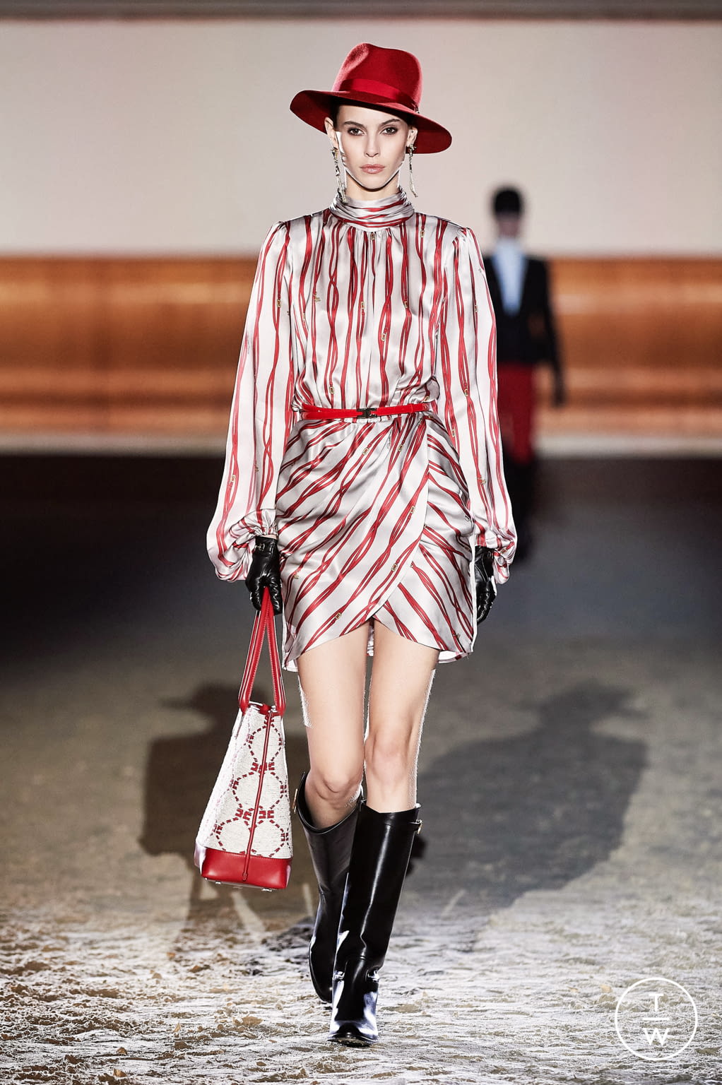 Fashion Week Milan Fall/Winter 2021 look 38 de la collection Elisabetta Franchi womenswear