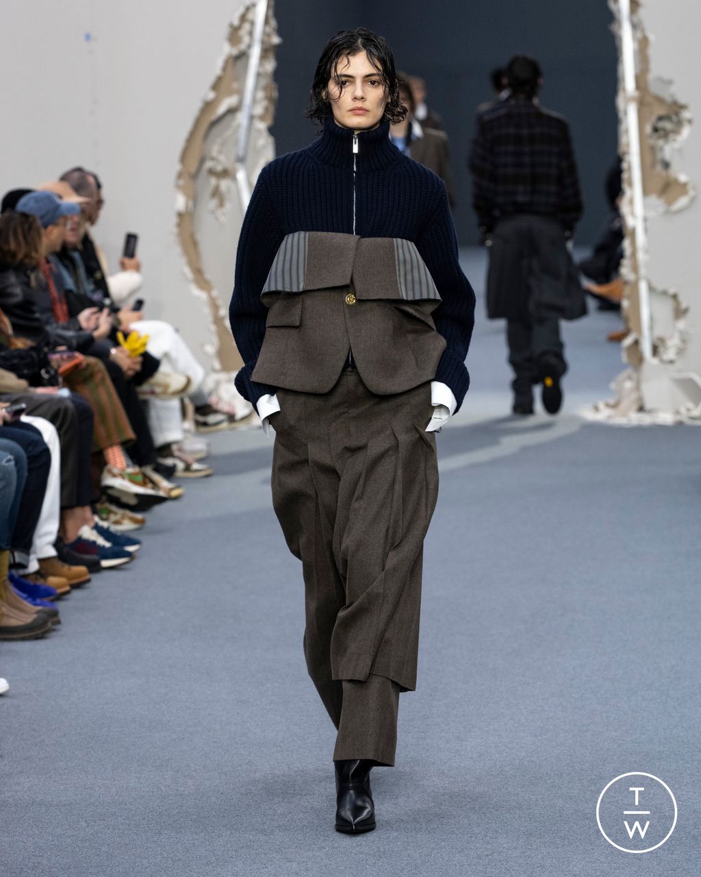 Fashion Week Paris Fall/Winter 2026 look 38 from the Sacai collection 男装