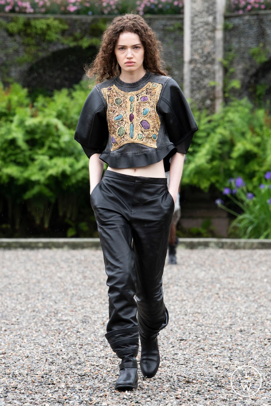 Fashion Week Paris Resort 2024 look 38 from the Louis Vuitton collection womenswear