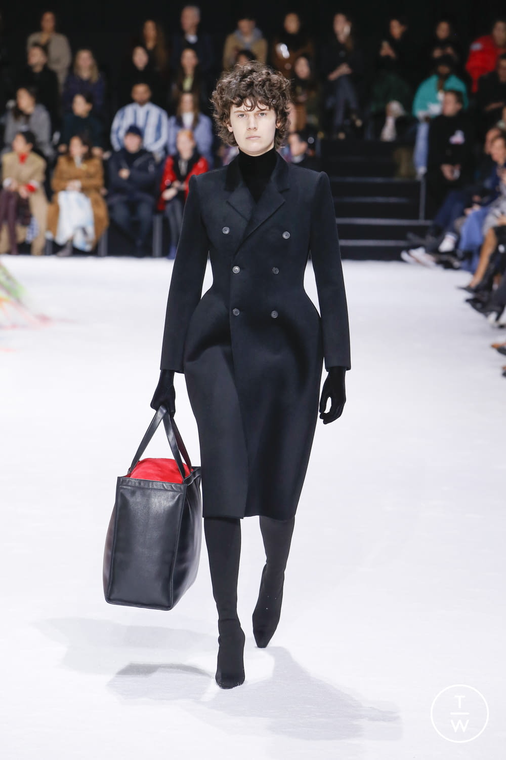 Fashion Week Paris Fall/Winter 2018 look 38 from the Balenciaga collection 女装