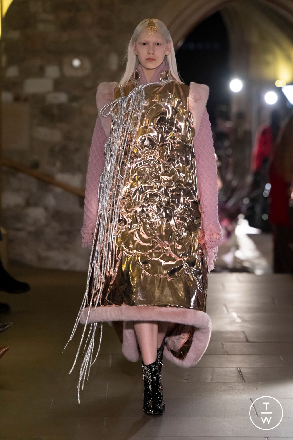 Fashion Week London Fall/Winter 2024 look 39 from the MITHRIDATE collection womenswear