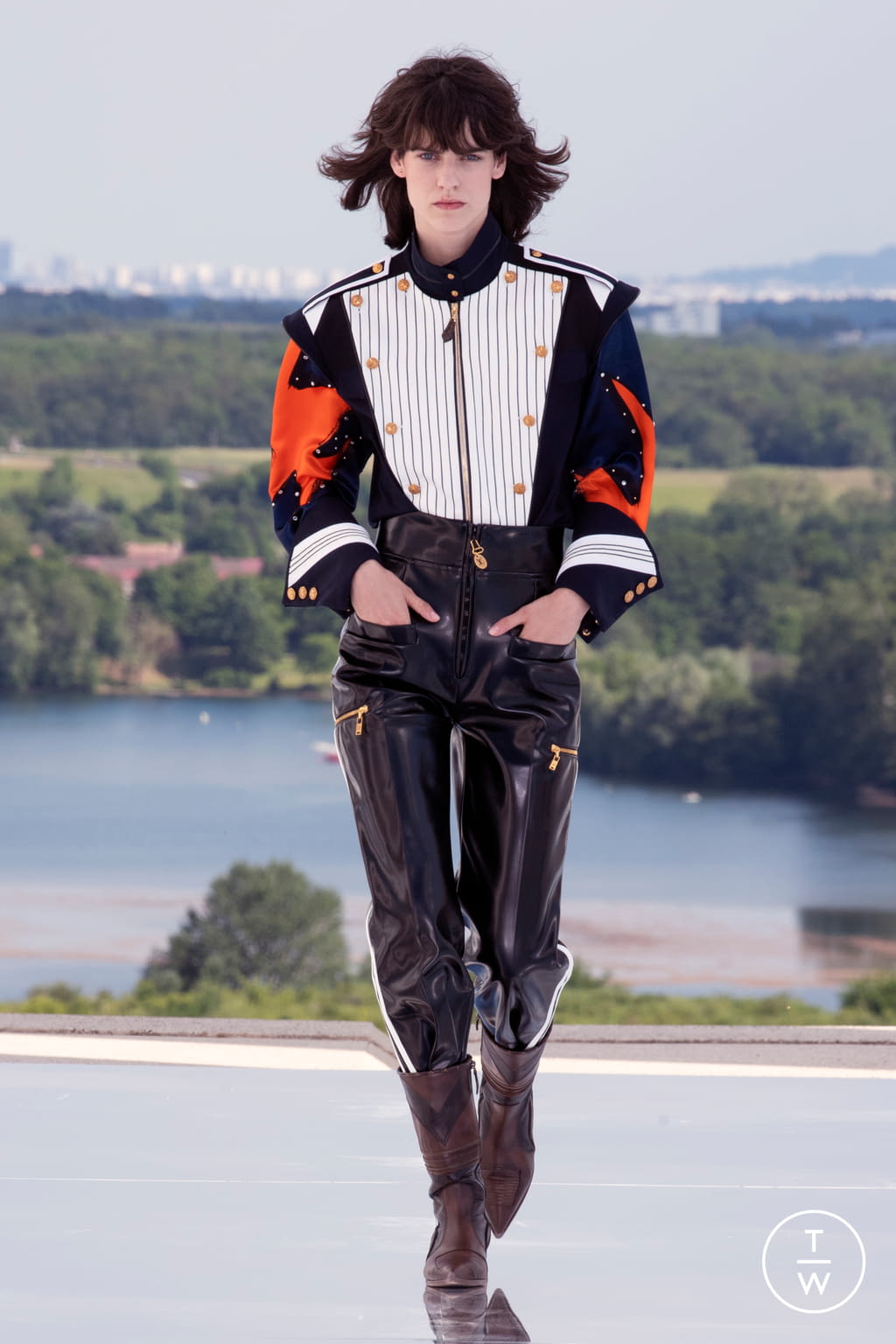 Fashion Week Paris Resort 2022 look 38 from the Louis Vuitton collection womenswear