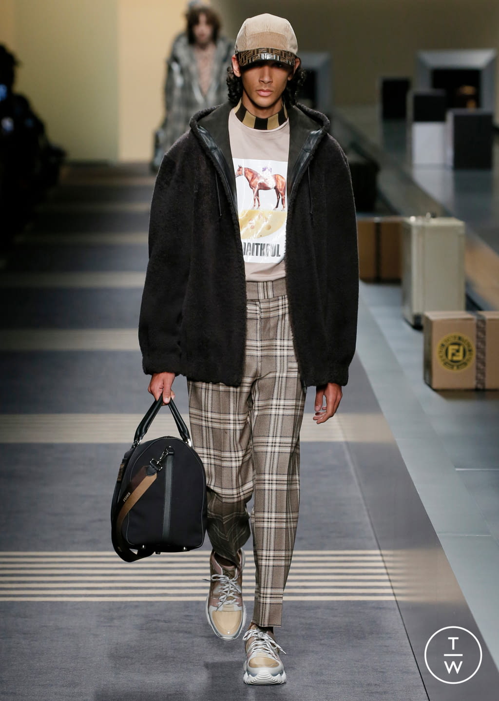 Fashion Week Milan Fall/Winter 2018 look 38 from the Fendi collection 男装