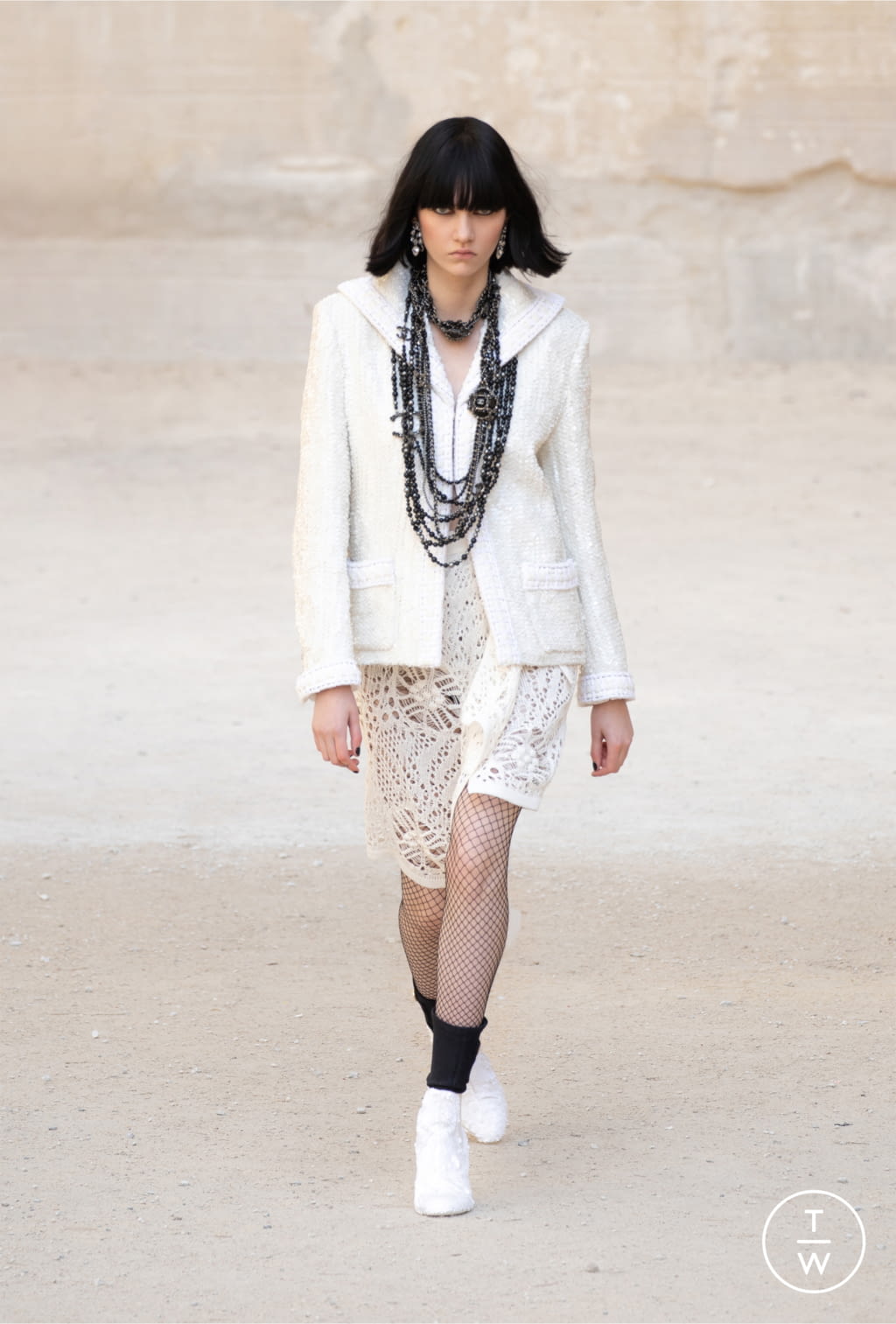 Fashion Week Paris Resort 2022 look 38 from the Chanel collection 女装