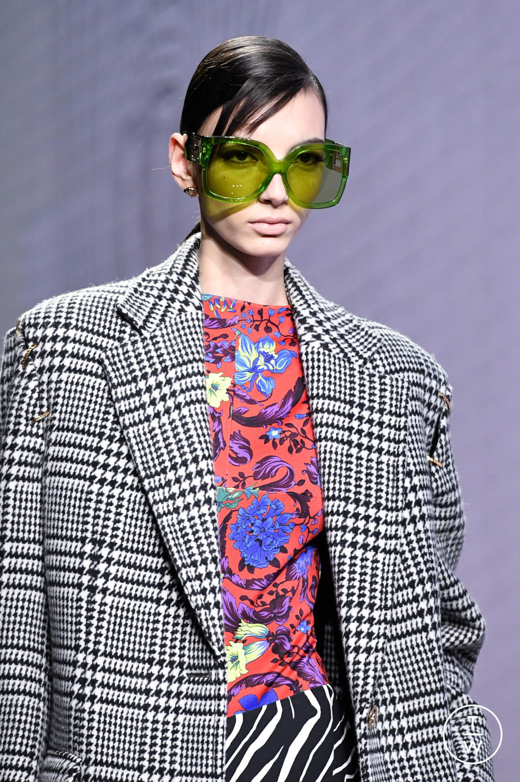 Fashion Week Milan Fall/Winter 2020 look 33 from the Versace collection 女装配饰