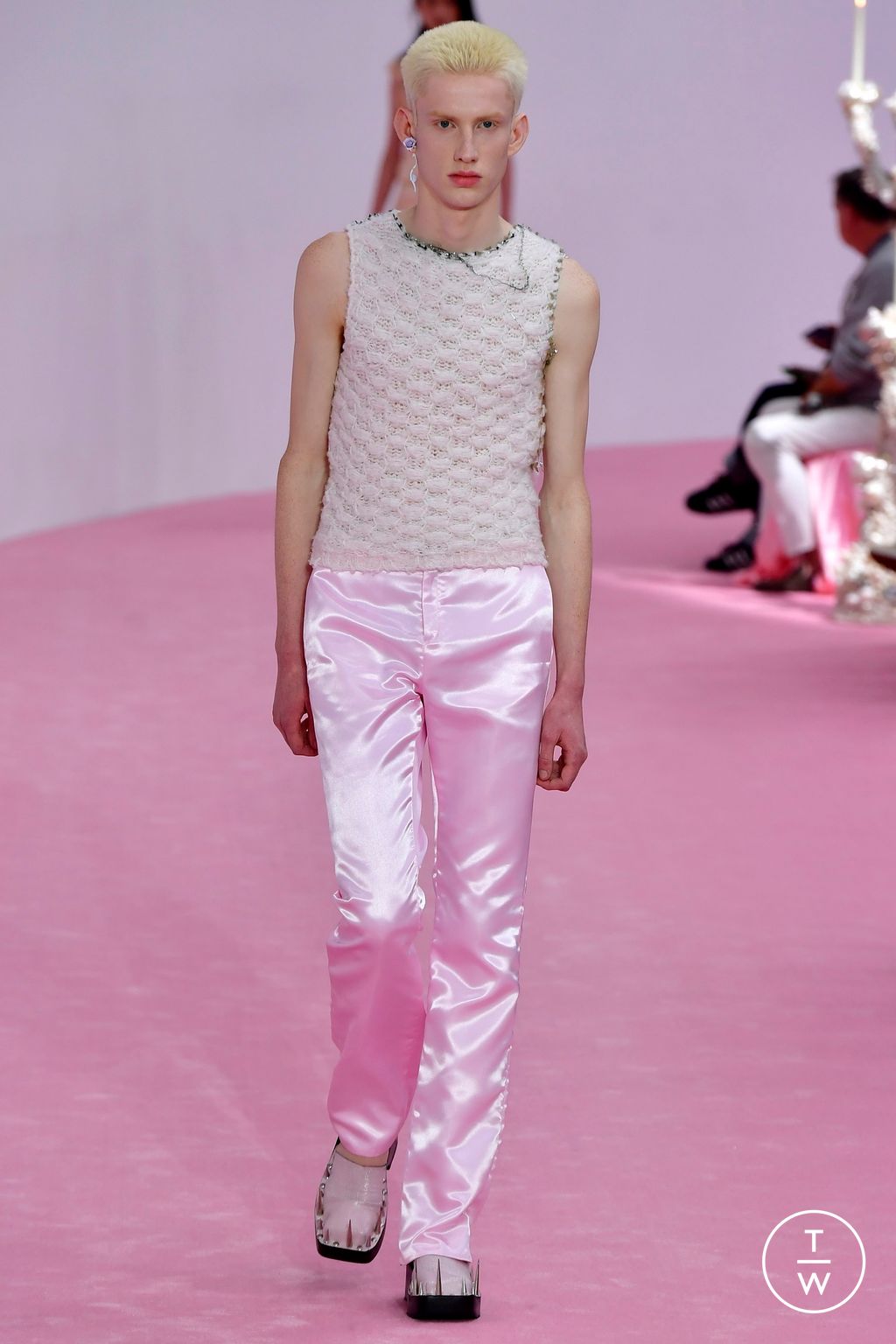 Fashion Week Paris Spring/Summer 2023 look 5 from the Acne Studios collection womenswear