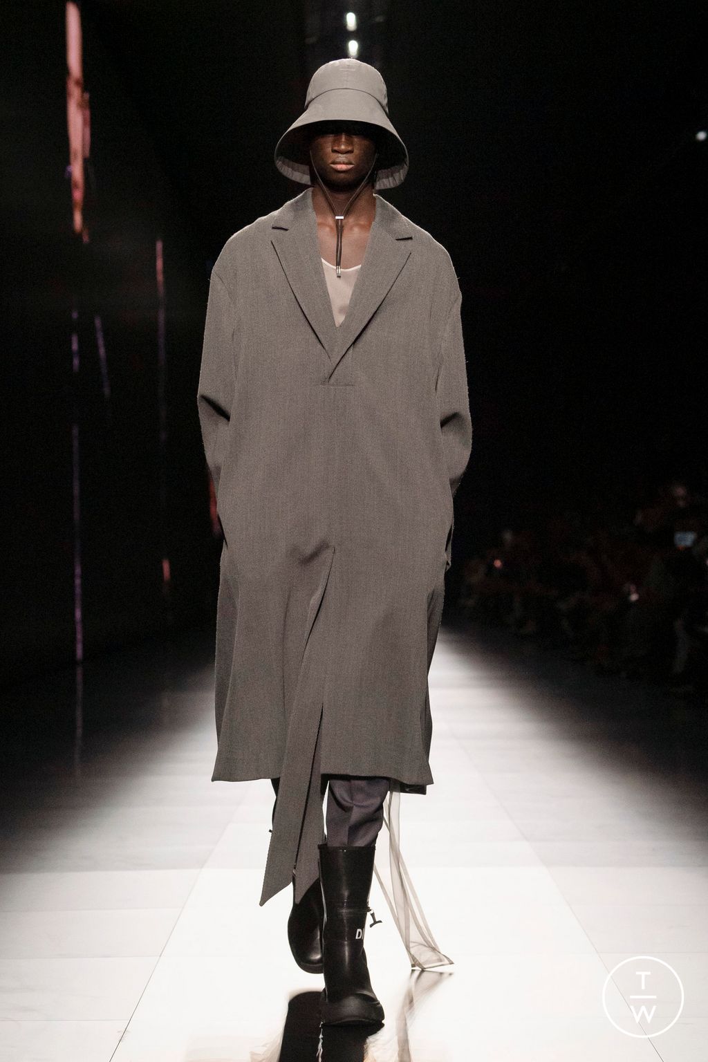 Fashion Week Paris Fall/Winter 2023 look 38 from the Dior Men collection menswear