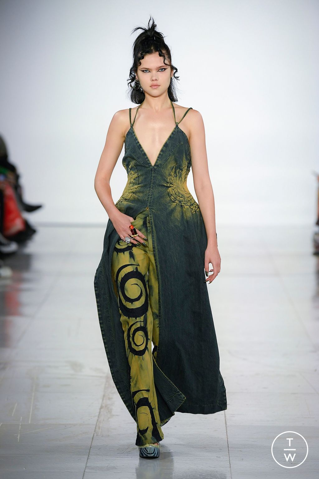 Fashion Week London Spring/Summer 2023 look 5 de la collection Masha Popova womenswear