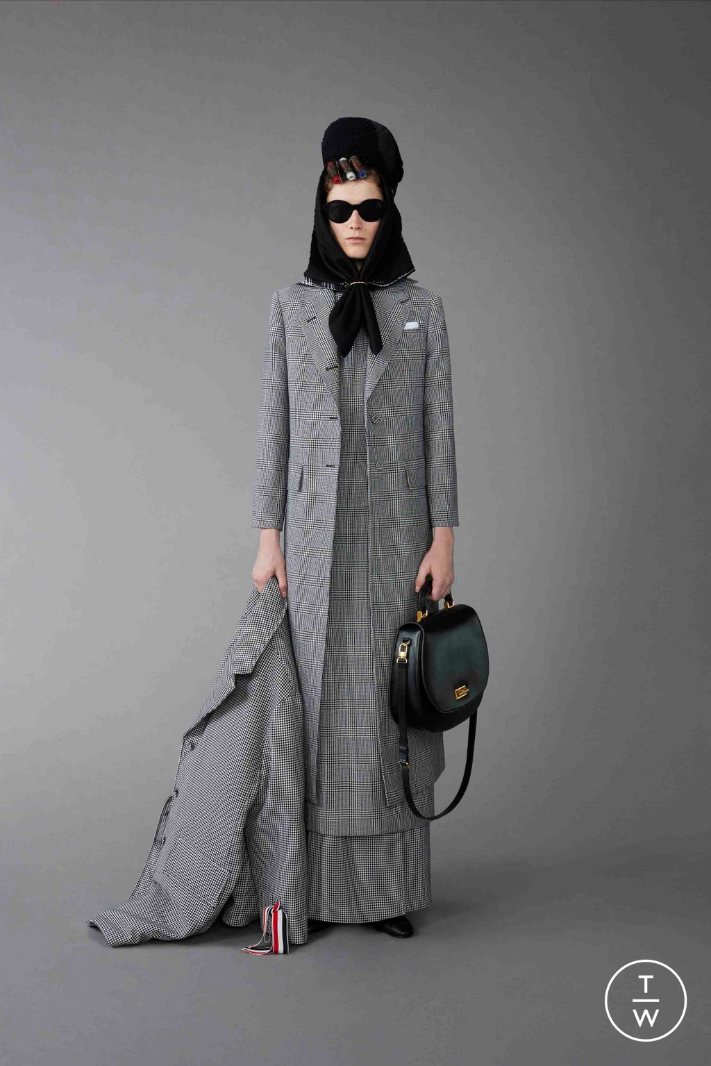 Fashion Week Paris Pre-Fall 2023 look 38 from the Thom Browne collection 女装
