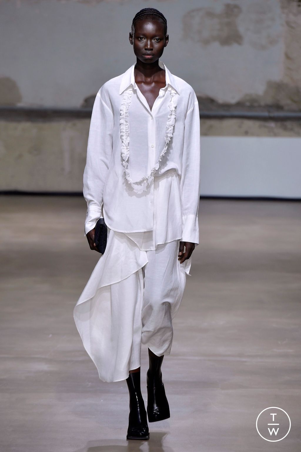 Fashion Week Paris Spring/Summer 2023 look 10 from the Christian Wijnants collection womenswear