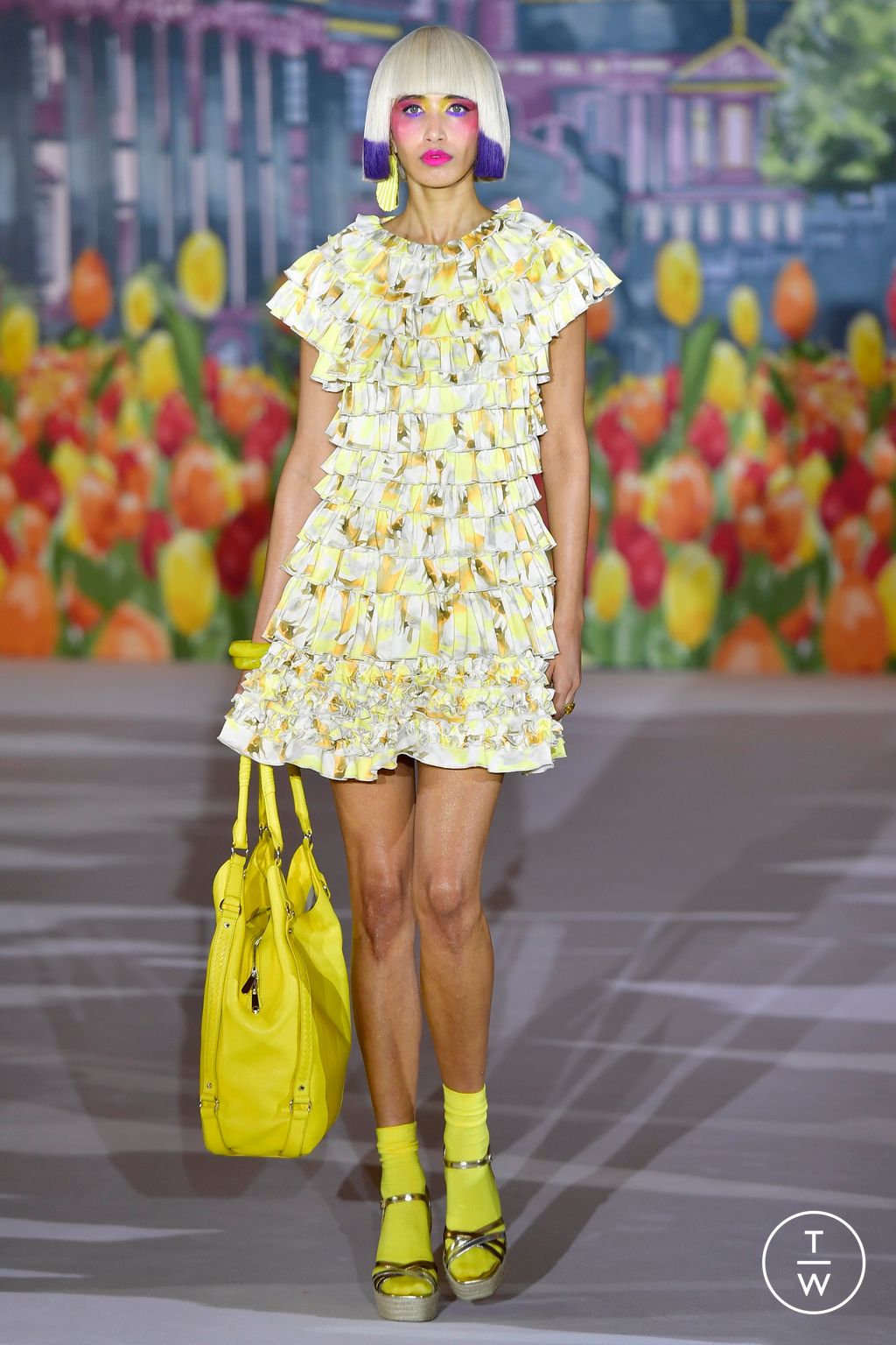 Fashion Week London Spring/Summer 2023 look 15 from the Paul Costelloe collection 女装