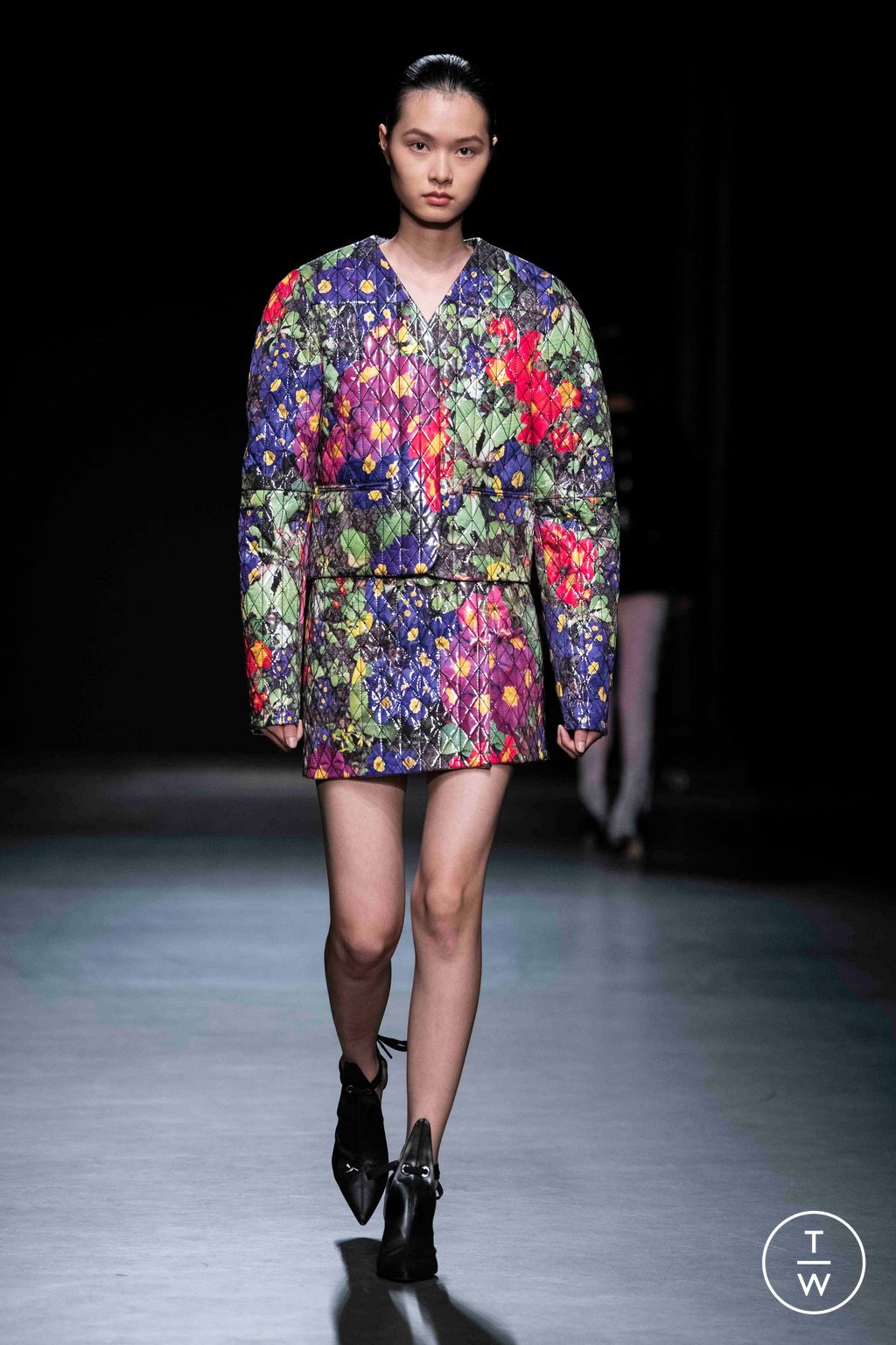 Fashion Week London Spring/Summer 2023 look 35 from the Christopher Kane collection womenswear