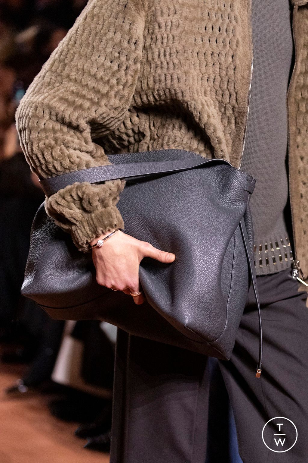 Fashion Week Milan Fall/Winter 2025 look 112 from the Fendi collection 女装配饰