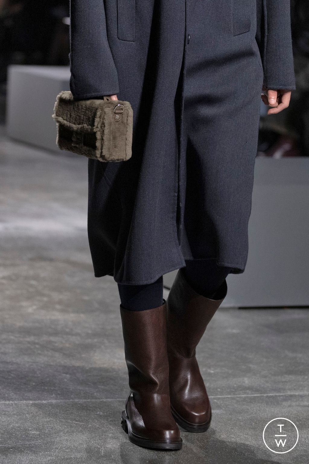 Fashion Week Paris Fall/Winter 2024 look 64 de la collection Fendi menswear accessories