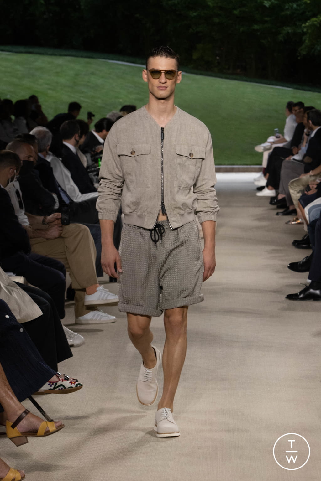 Fashion Week Milan Spring/Summer 2022 look 39 from the Giorgio Armani collection menswear