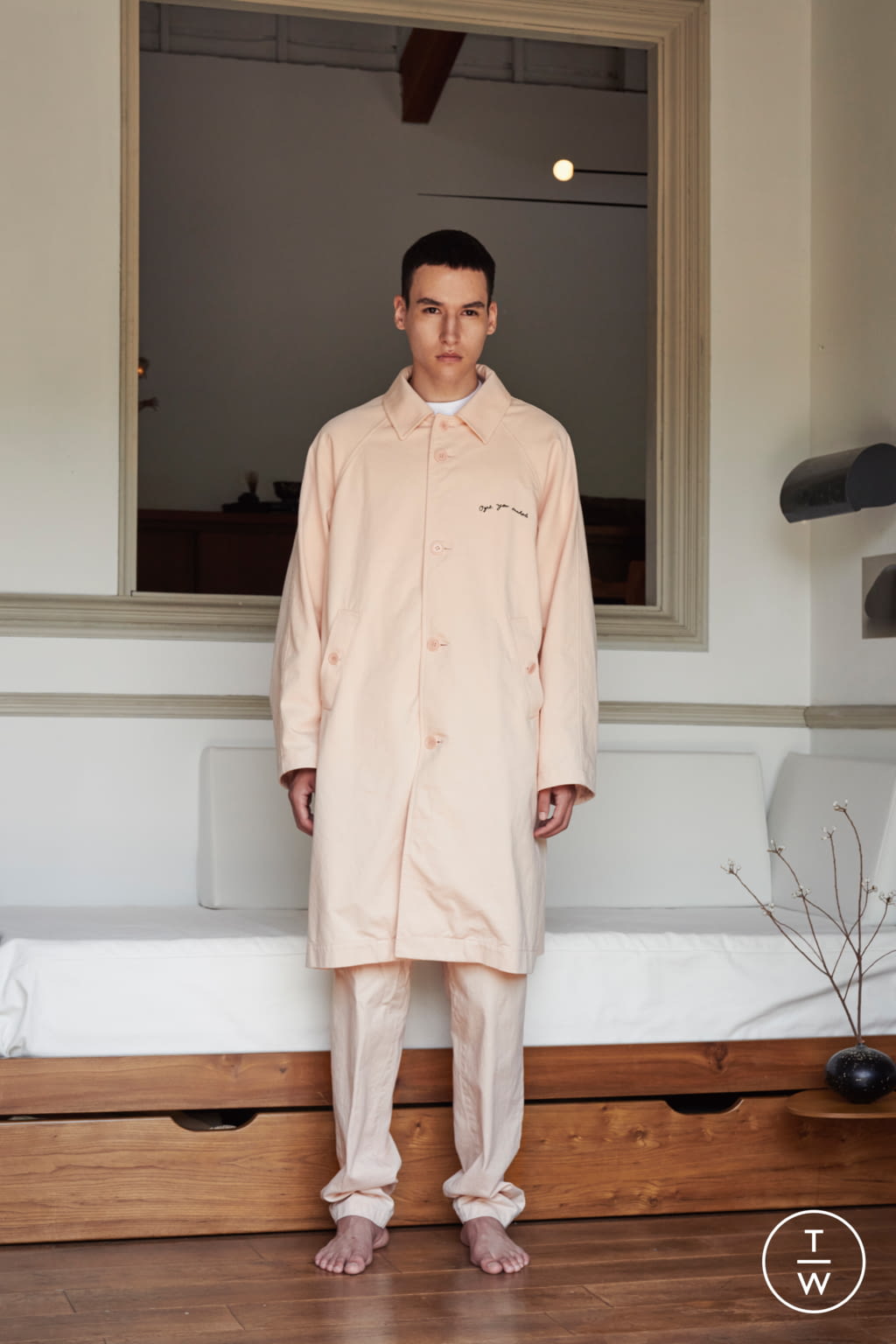 Fashion Week Paris Spring/Summer 2022 look 40 from the Undercover collection 男装